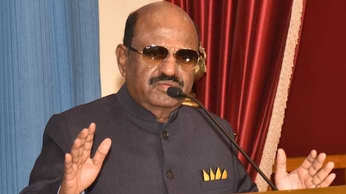 बंगाल के राज्यपाल ने मतदान के दिन कूचबिहार में रहने की घोषणा की, चुनाव आयोग ने किया विरोध